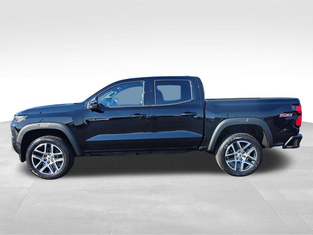 Used 2023 Black Chevrolet Z71 image 2