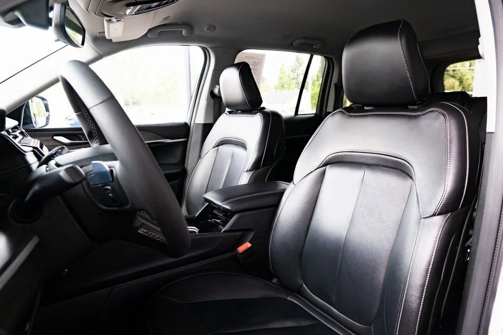 Used 2023 White Jeep Limited image 17
