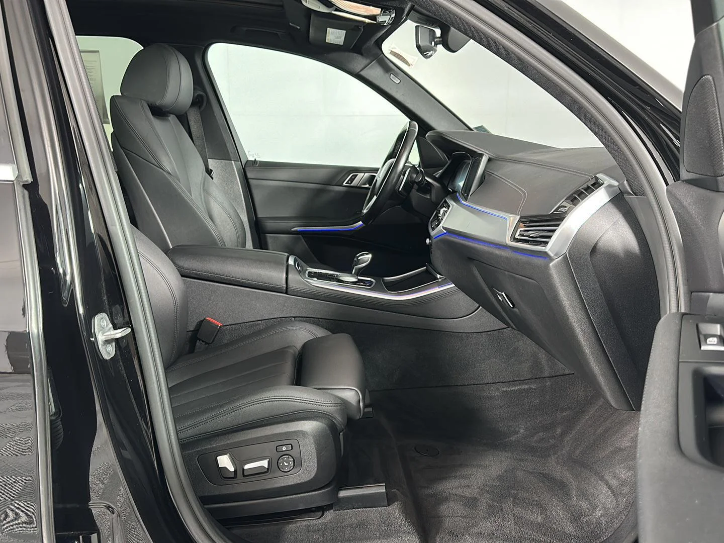 Used 2021 Jet Black BMW xDrive40i image 32