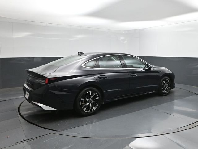 Used 2024 Blue Hyundai SEL image 8