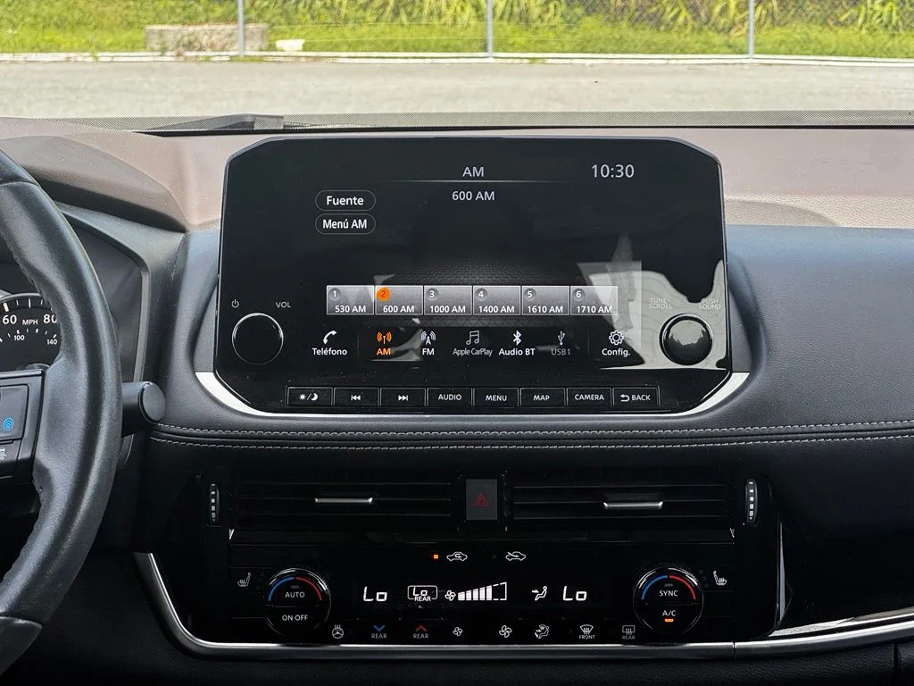 Used 2023  Nissan SL image 21