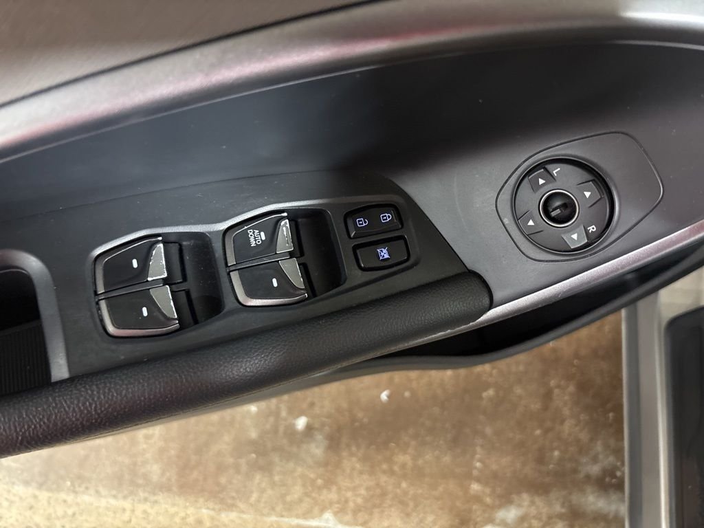 Used 2018 Gray Hyundai 2.4 Base image 10