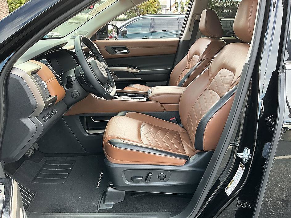 Used 2024 Super Black Nissan Platinum image 12