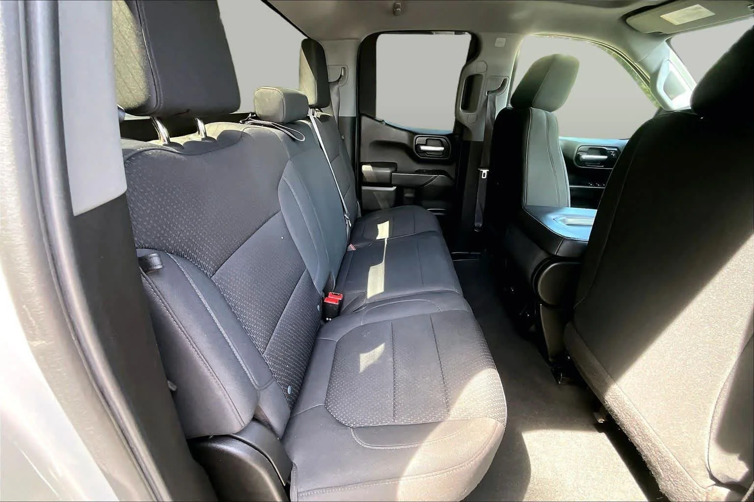 Used 2021 Silver Ice Metallic Chevrolet Custom image 18