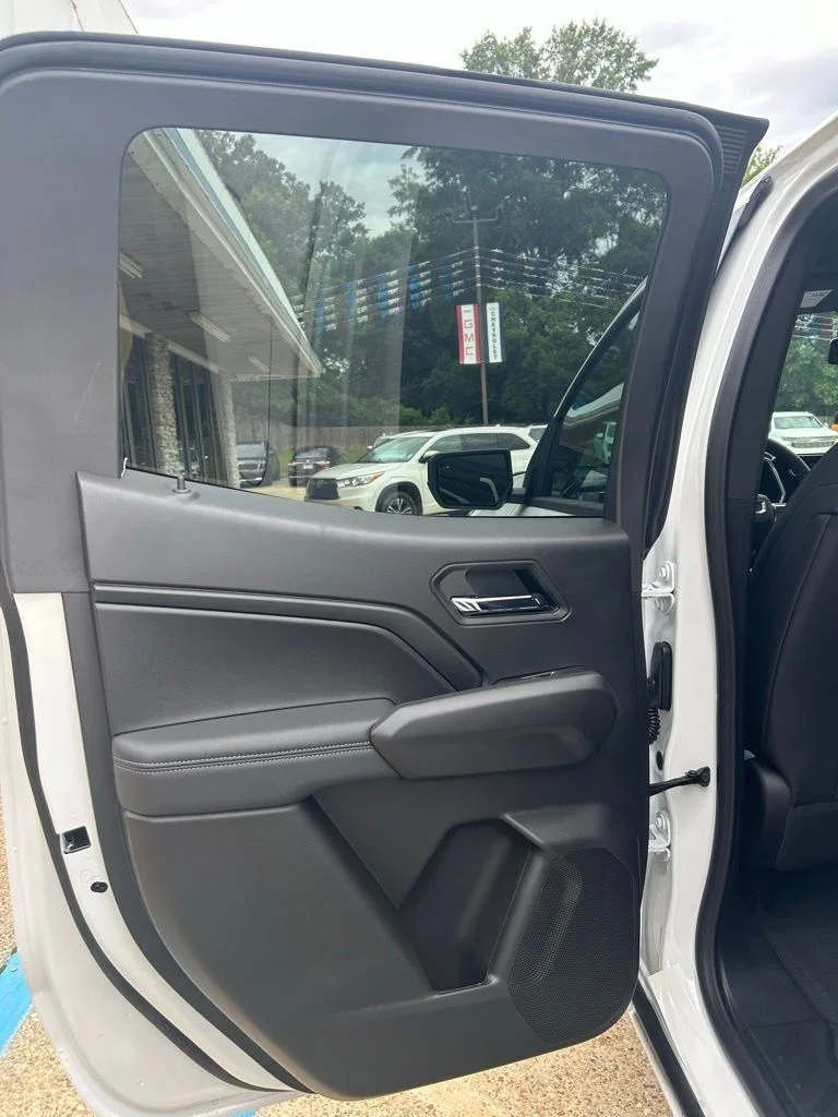 New 2026 White GMC Elevation image 17