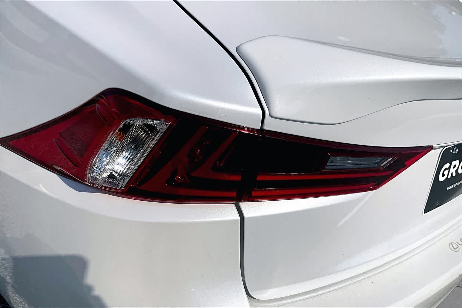 Used 2016 Eminent White Pearl Lexus  image 29
