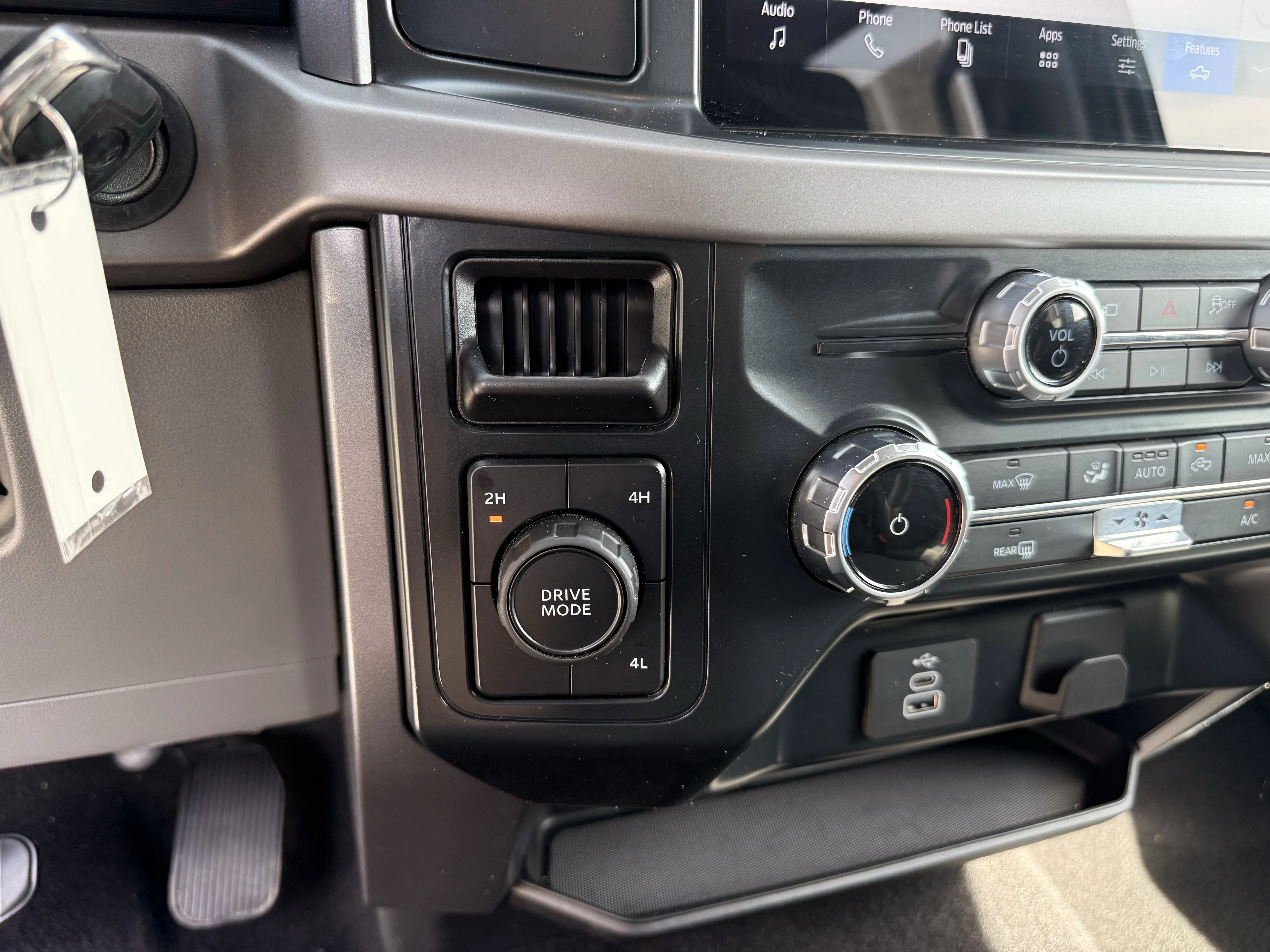 Used 2025 Silver Metallic Ford XLT image 25