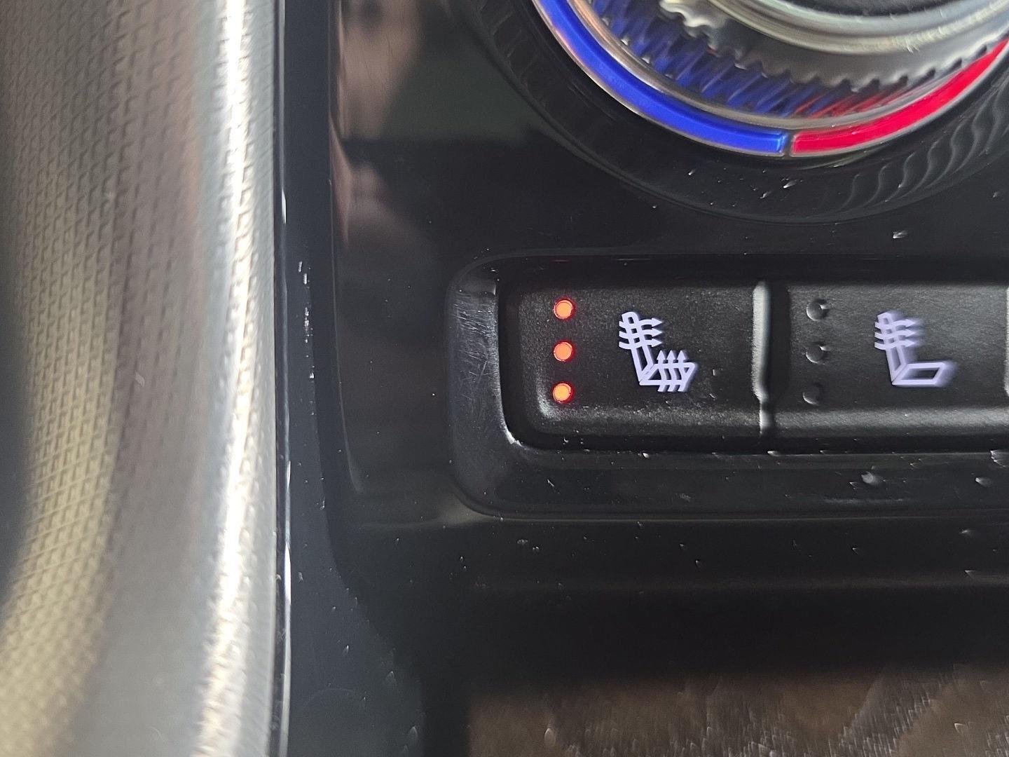Used 2024 White Frost Tricoat GMC Denali image 25