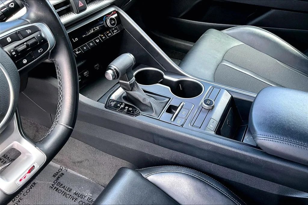 Used 2022 White Kia GT-Line image 16
