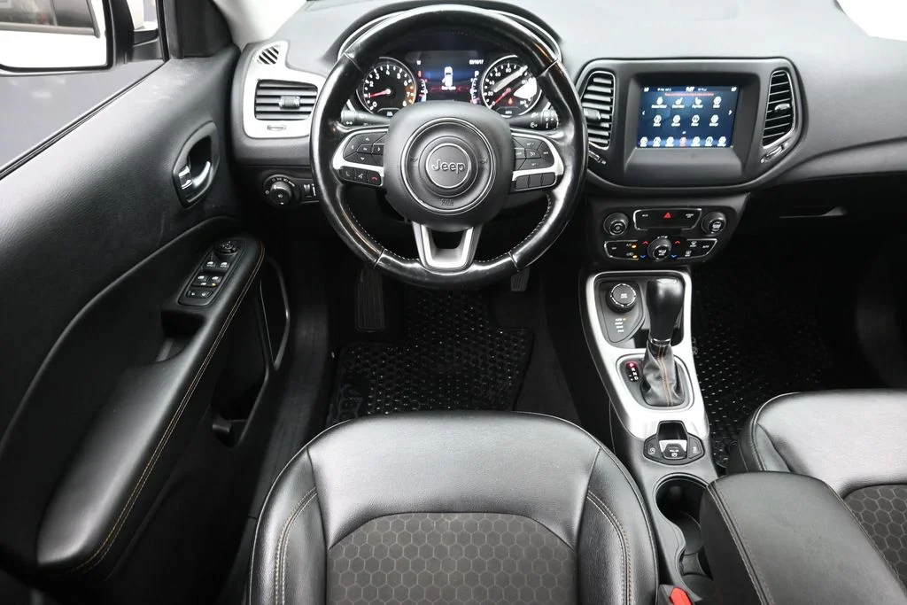 Used 2020 White Jeep Latitude image 14