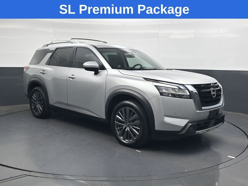 Used 2023 Silver Nissan SL image 2