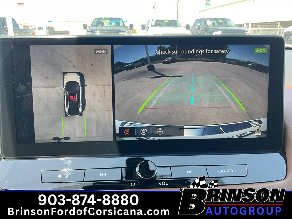 Used 2026 White / Black Nissan Platinum image 32