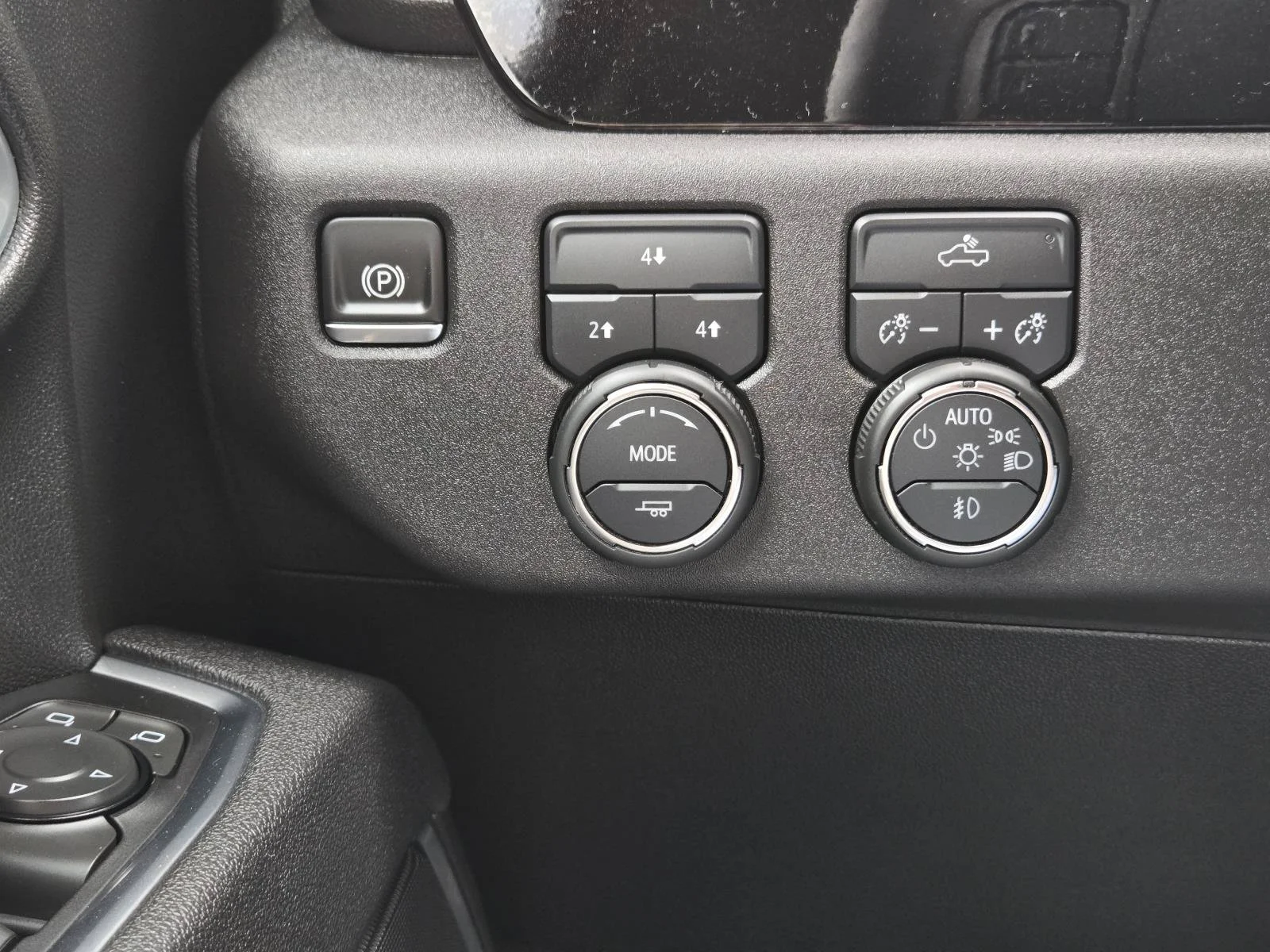 Used 2025 Summit White Chevrolet LT image 16