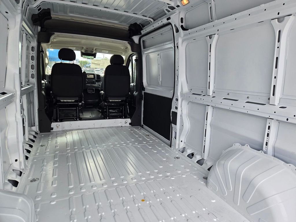 New 2026 Bright White Clear-Coat Exterior Paint RAM Tradesman image 8