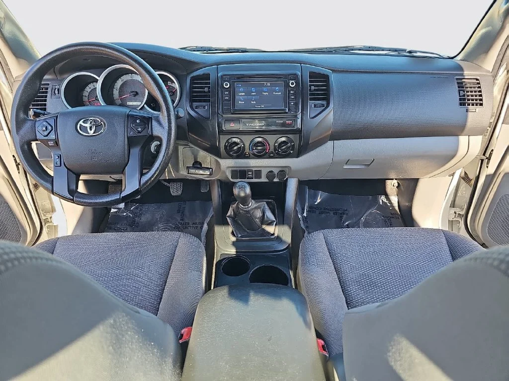 Used 2015 White Toyota Base image 9