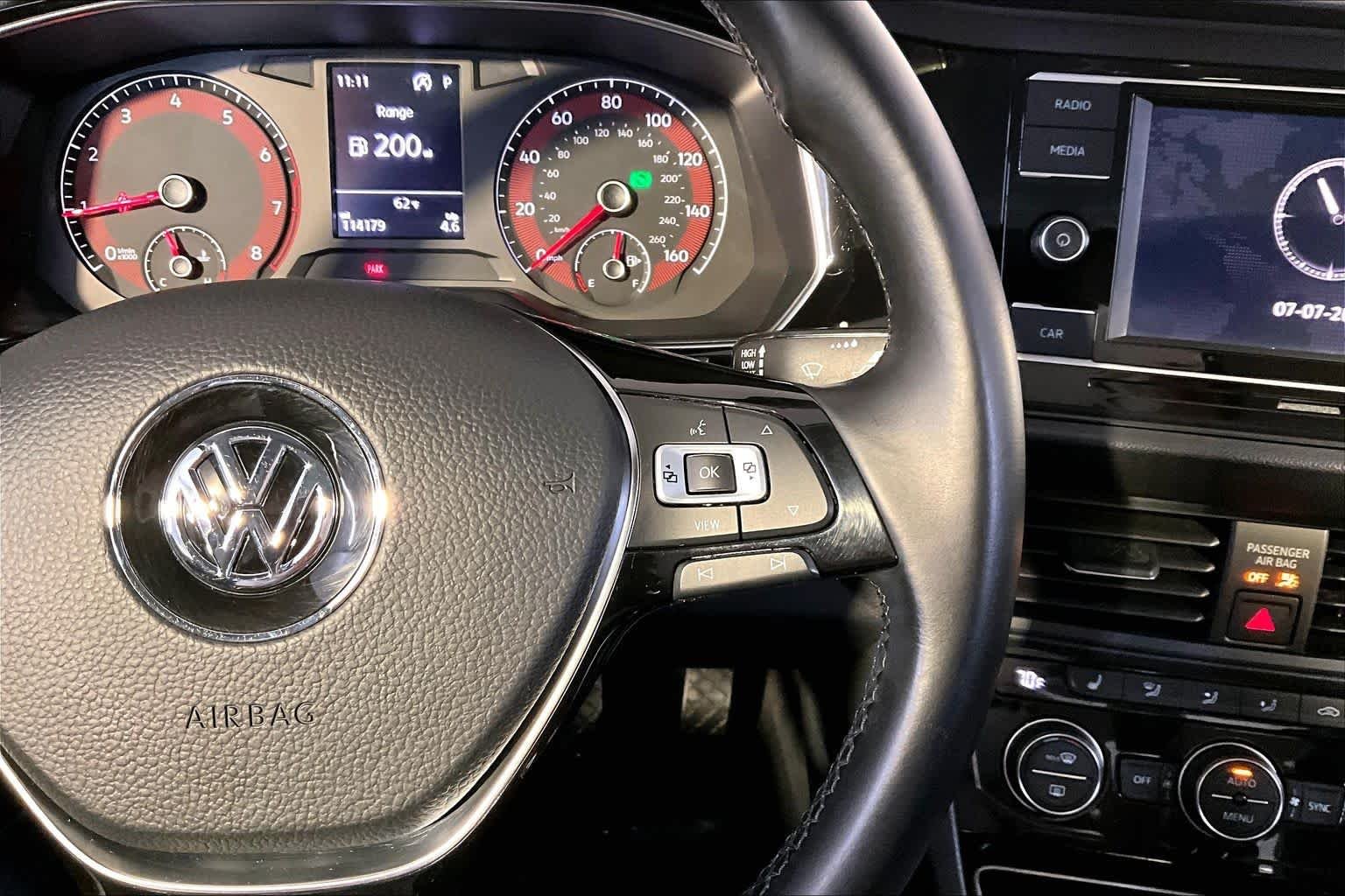 Used 2019 Platinum Gray Metallic Volkswagen SE image 25