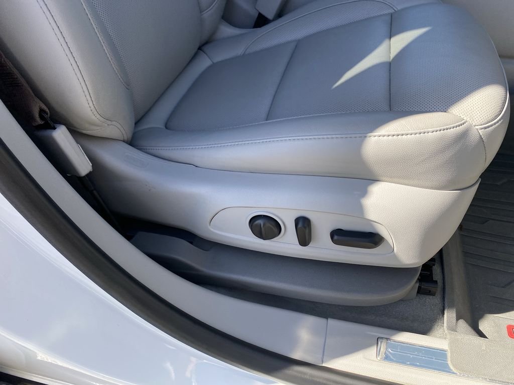 Used 2019 White Frost Tricoat GMC SLT-1 image 34