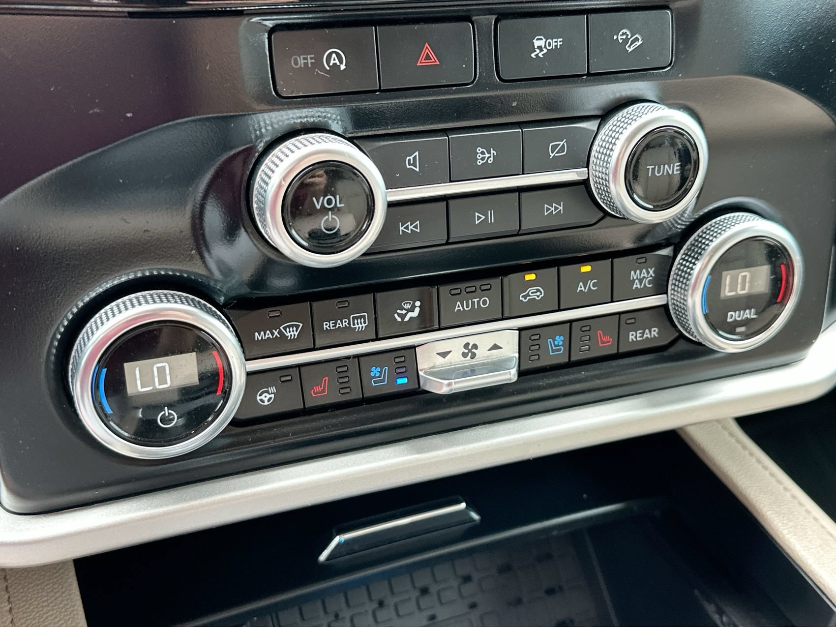 Used 2024 Black Metallic Ford XLT image 18