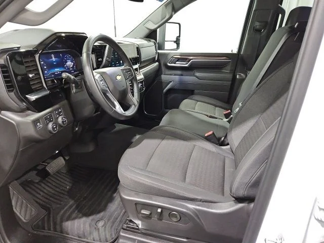 Used 2025 Summit White Chevrolet LT image 13
