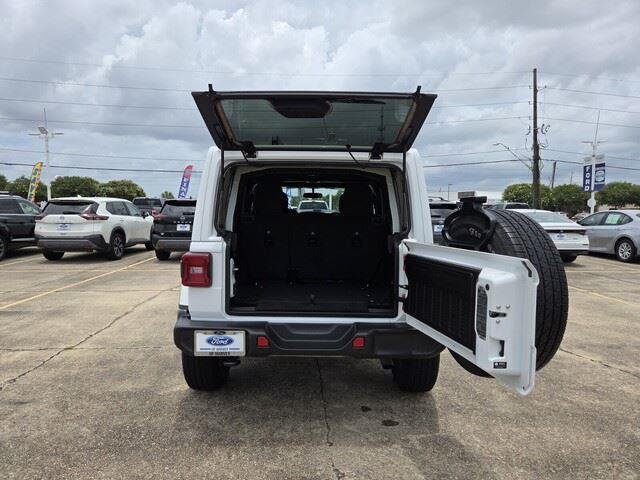 Used 2021 Bright White Clearcoat Jeep Unlimited Sahara image 29