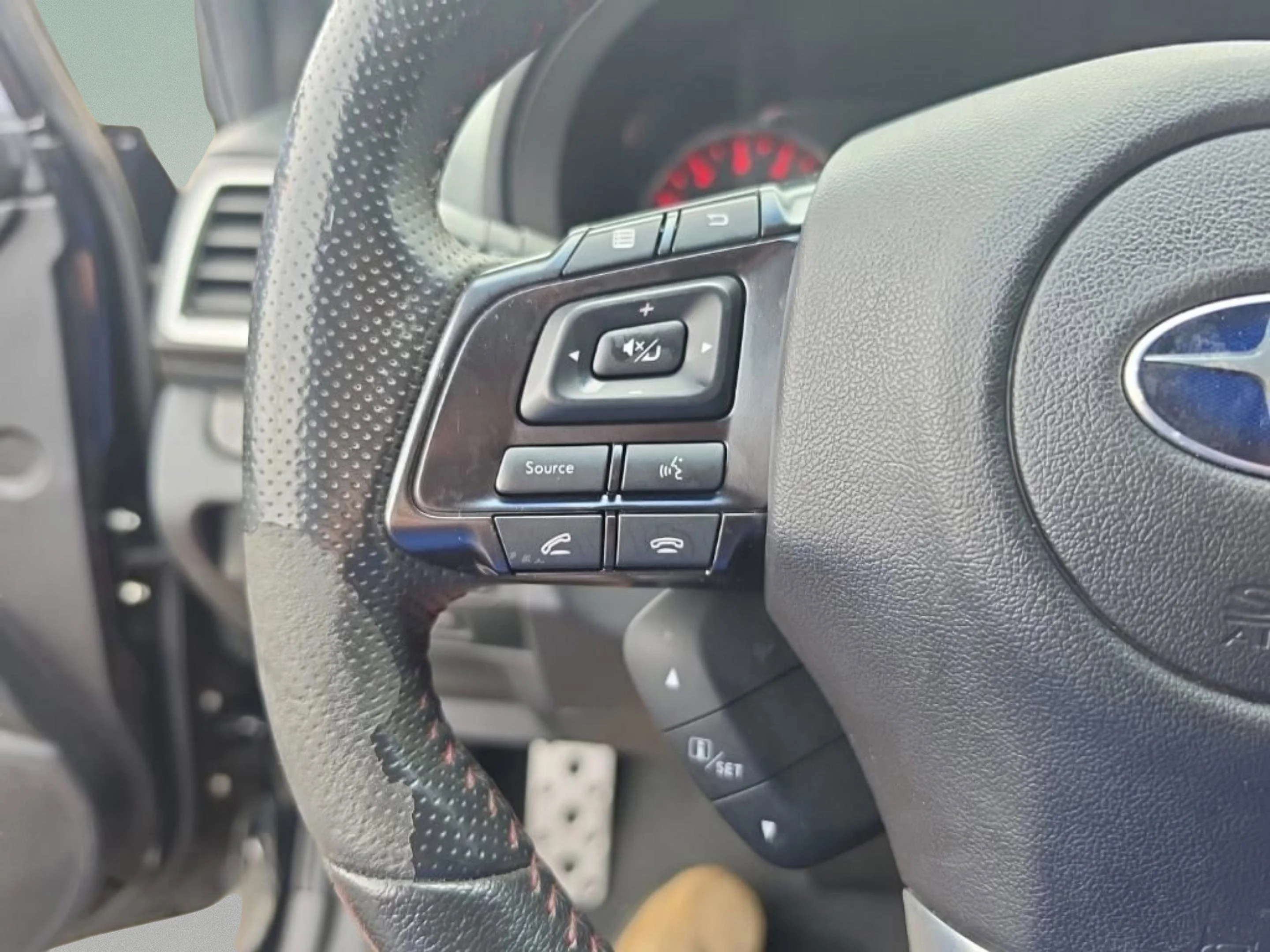 Used 2016 Black Subaru 4dr Sdn image 13