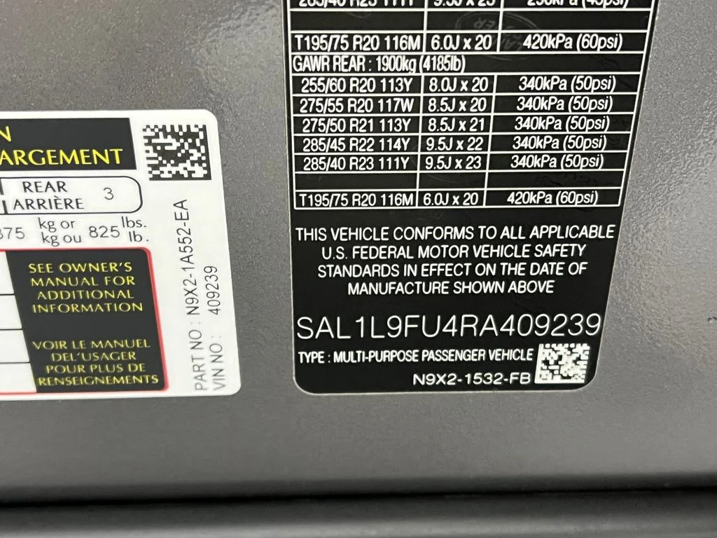 Used 2024 Gray Land Rover Dynamic SE image 29