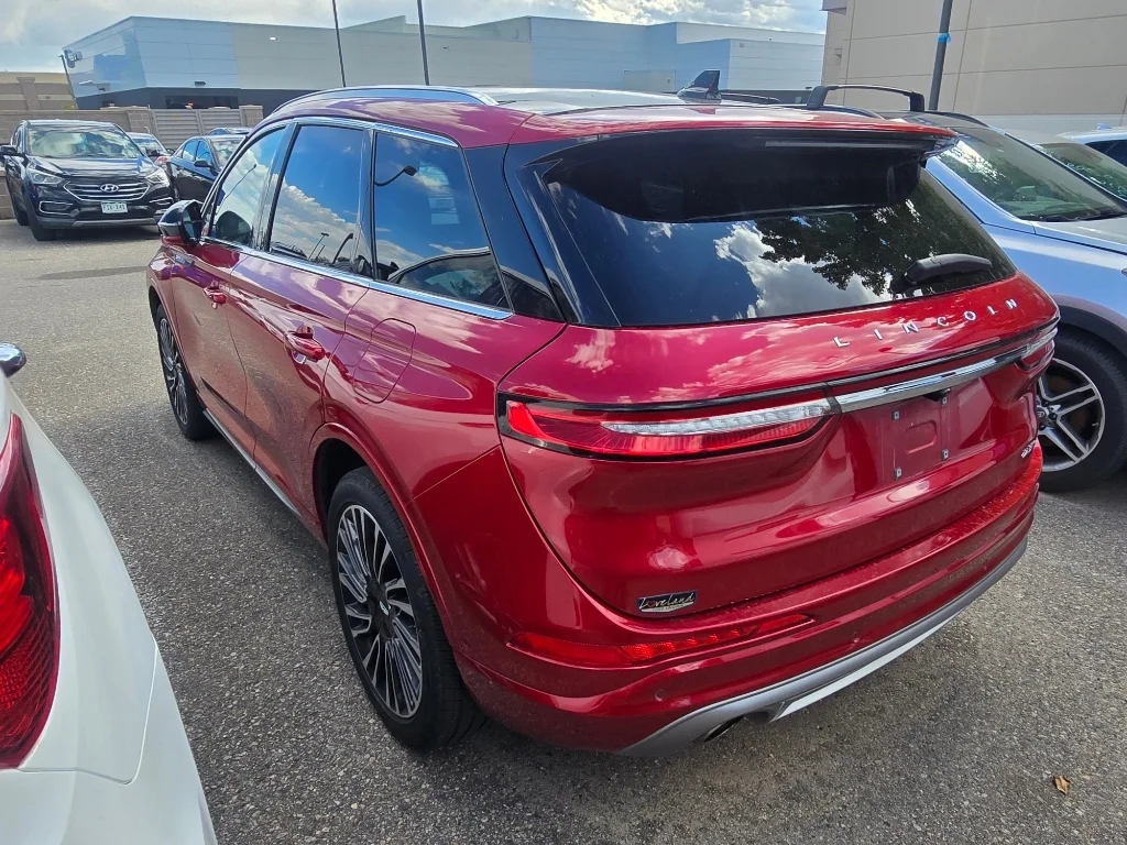 Used 2020 Red Carpet Lincoln Reserve image 2