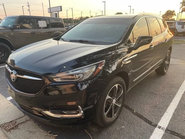 Used 2020 Includes Spectra Gray lower exterior accent color.) Buick Essence image 3
