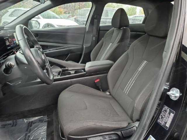 Used 2025 Black Hyundai SEL Sport image 11