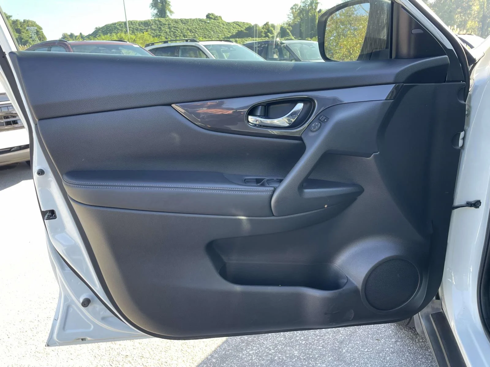 Used 2020 Pearl White Tricoat Nissan SV image 5