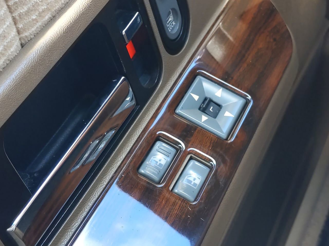 Used 1994 ONYX BLACK/LIGHT AUTUMNWOOD GMC 2DR 1500 4WD image 17