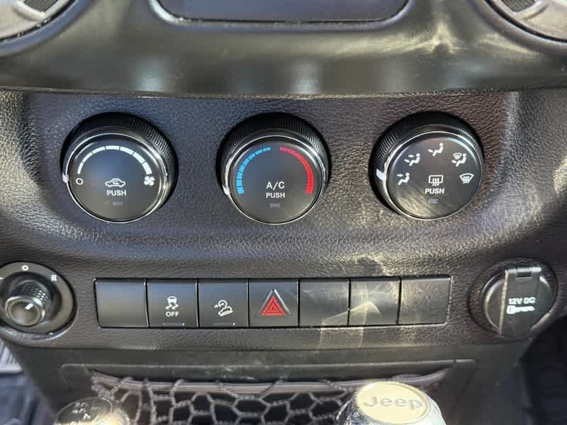 Used 2018 Granite Crystal Metallic Clearcoat Jeep Sport S image 17