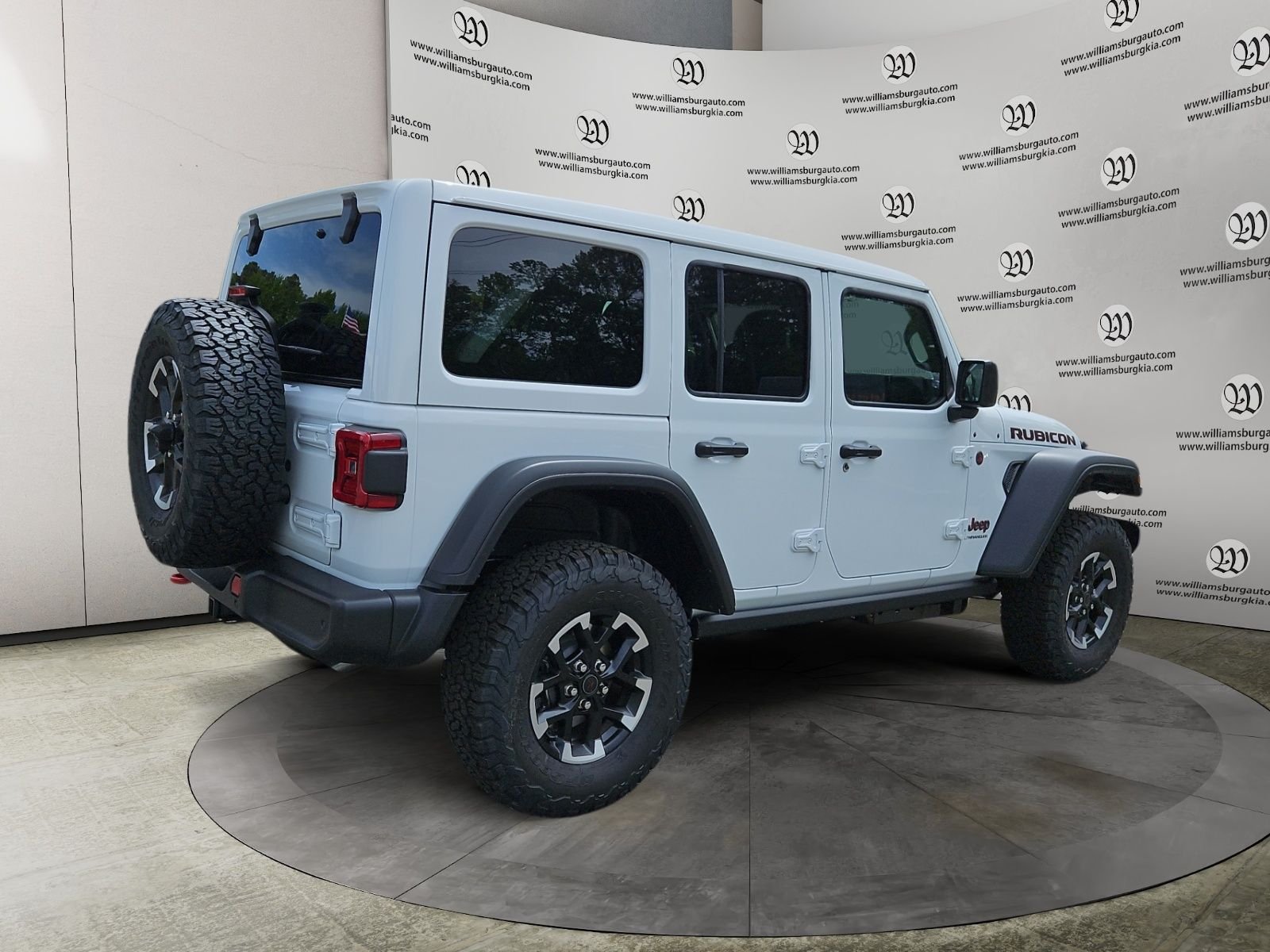 New 2026 Bright White Clear-Coat Exterior Paint Jeep Rubicon image 5