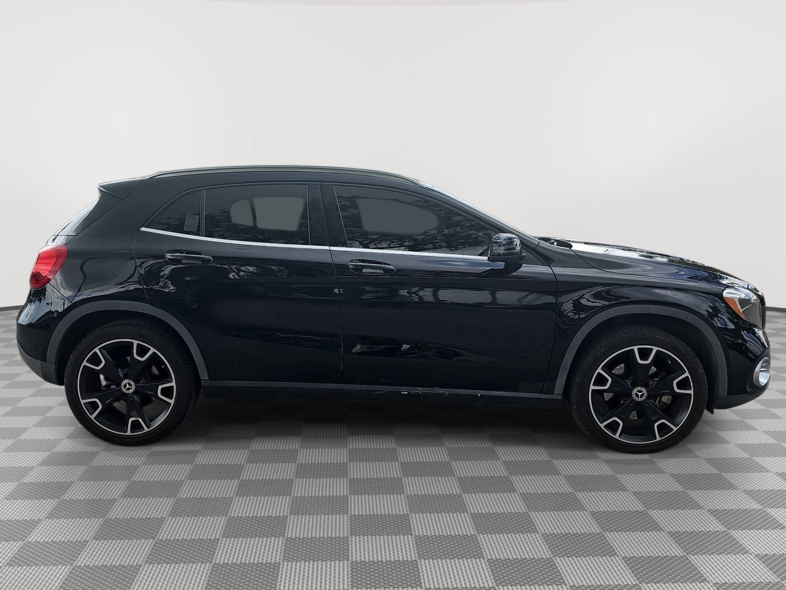 Used 2019 White Mercedes-Benz GLA 250 image 9