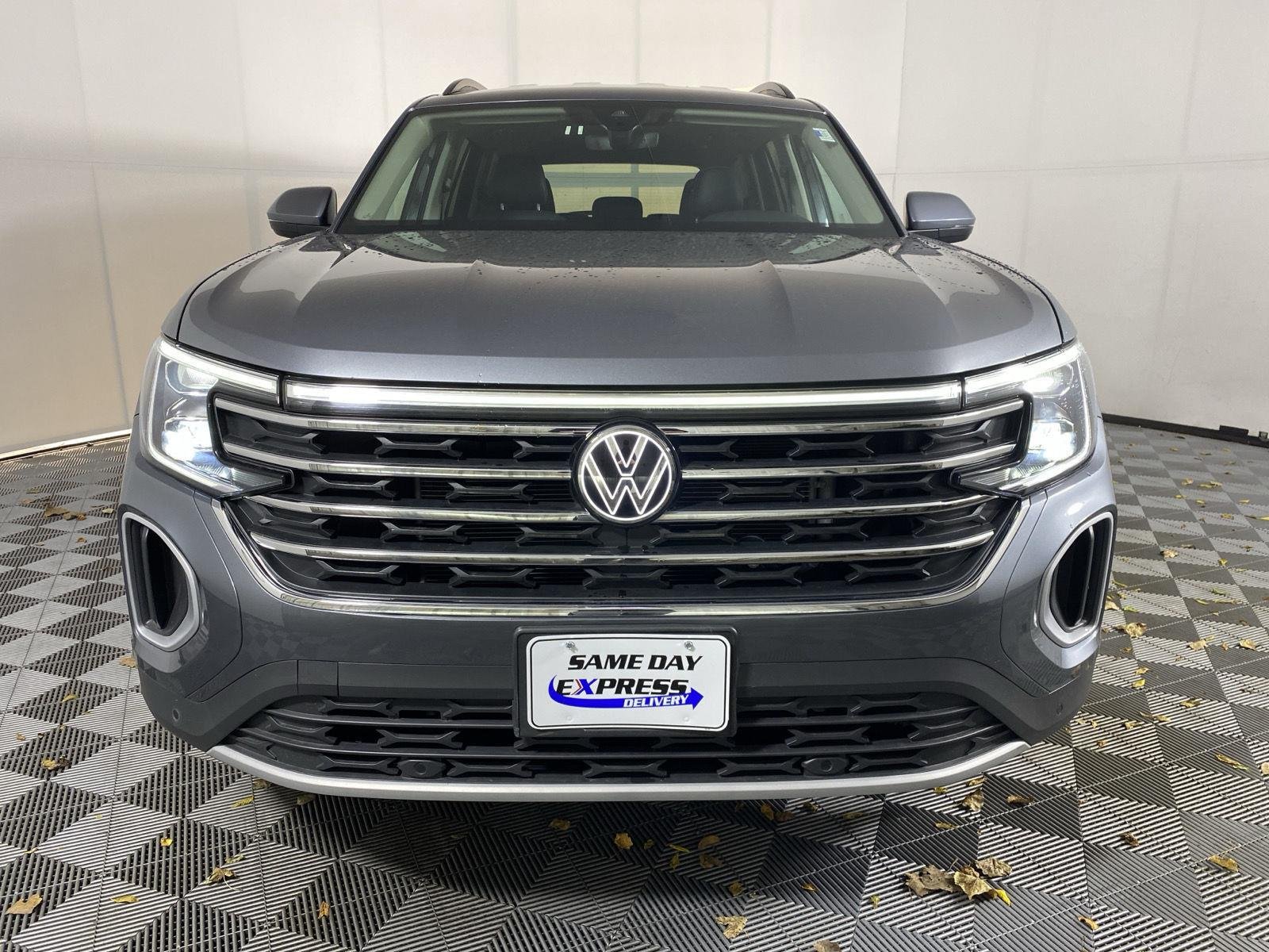 Used 2025  Volkswagen 2.0T SE w/Technology image 7