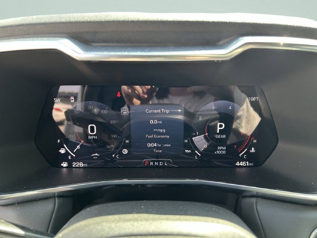Used 2024 Summit White GMC Elevation image 33