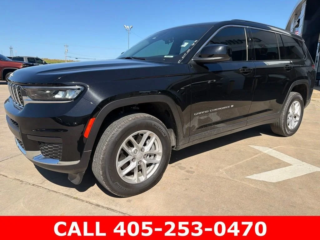 Used 2025 Black Jeep Laredo 4x2 image 7