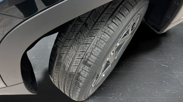New 2026 Diamond Black Crystal Pearlcoat Jeep Laredo image 34