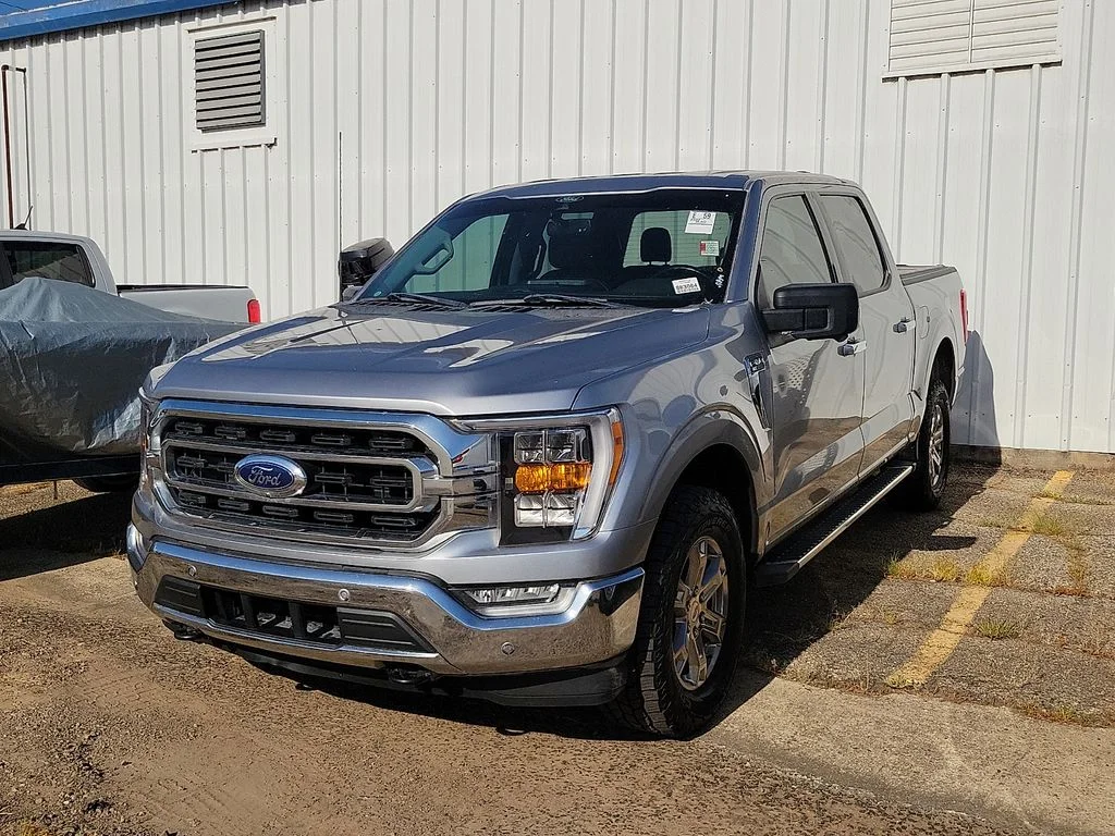 Used 2022 Silver Metallic Ford XLT image 2