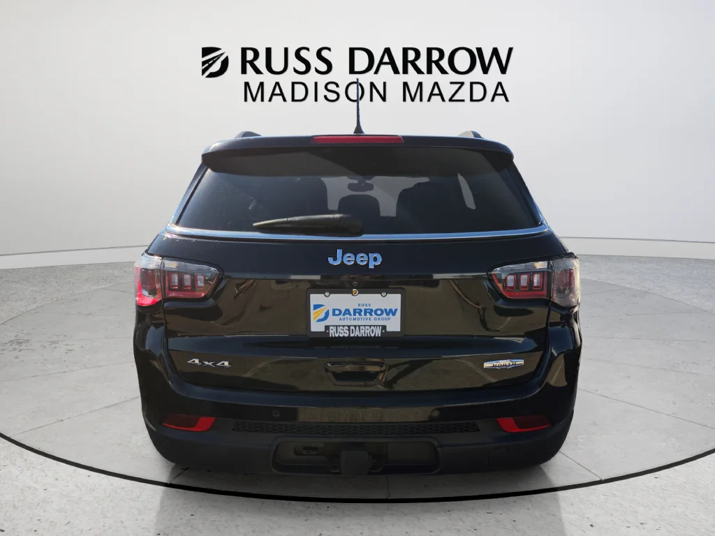 Used 2017 Black Jeep Latitude image 4