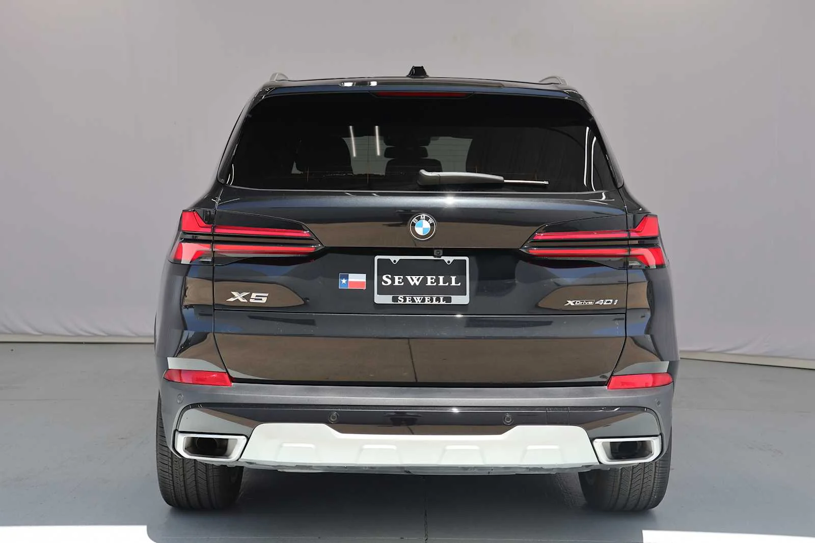 Certified Used 2026 Black Sapphire Metallic BMW xDrive40i image 9