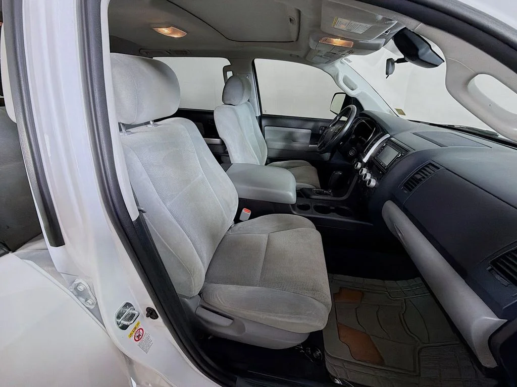 Used 2019 White Toyota SR5 image 27