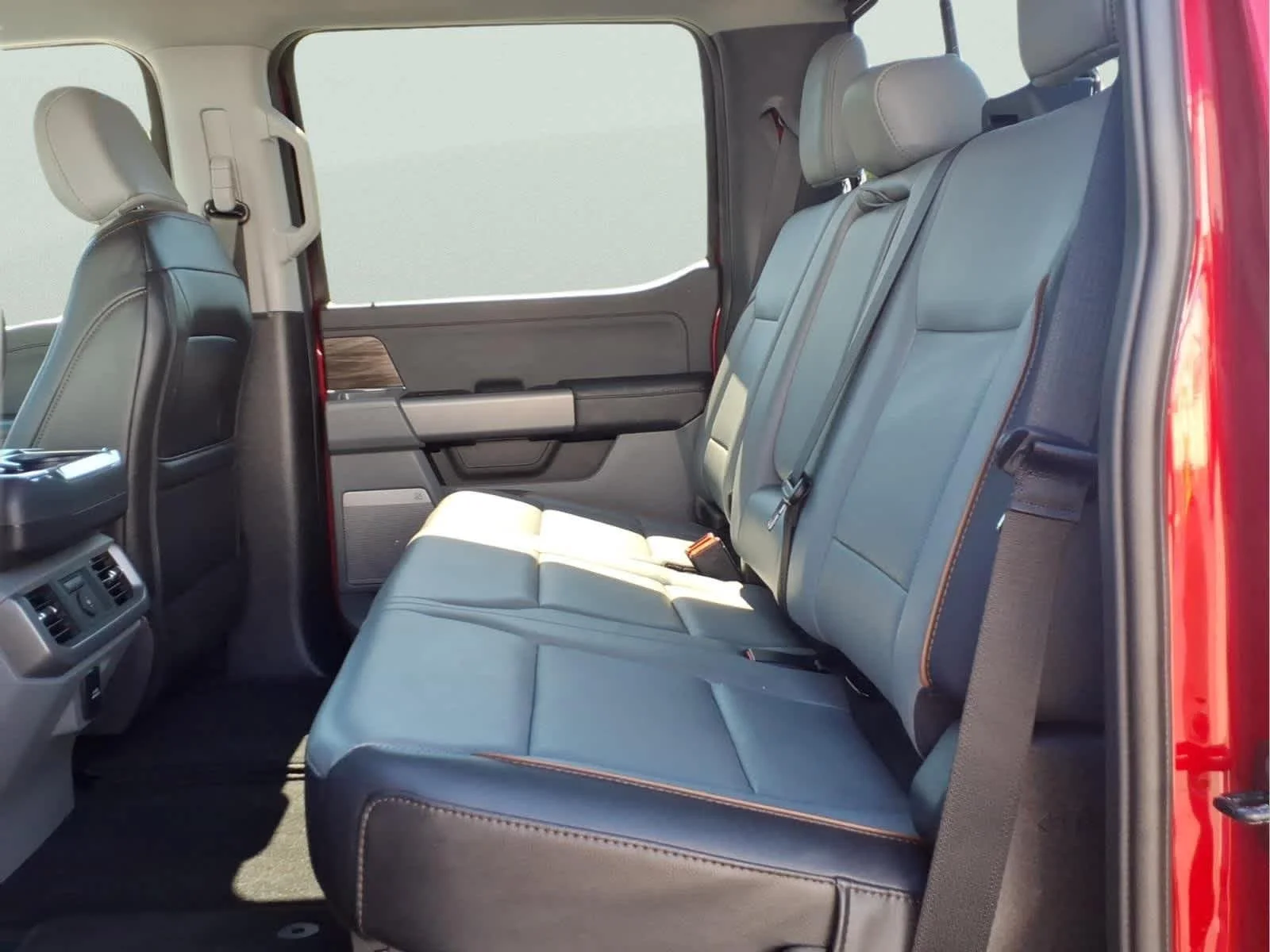 Used 2025 Rapid Red Metallic Tinted Clearcoat Ford LARIAT image 29