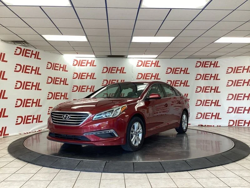 Used 2015 Red Hyundai SE image 3