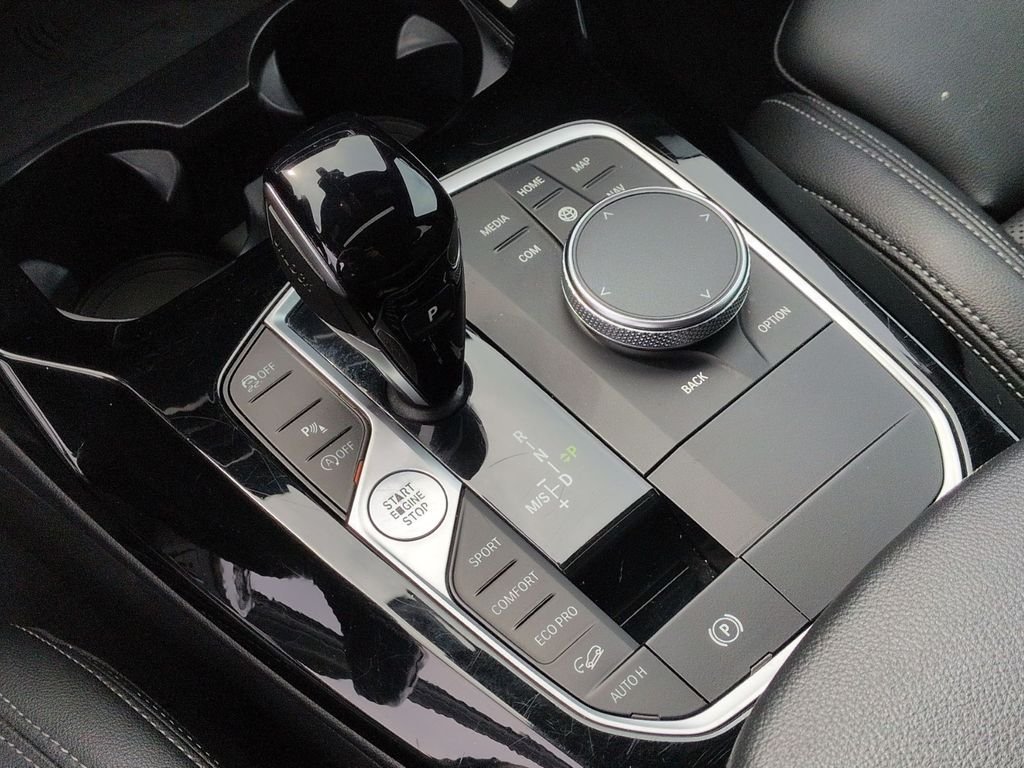 Used 2024 Gray BMW xDrive30i image 17