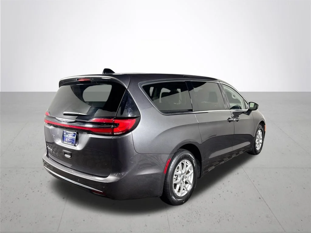 Used 2023 Gray Chrysler Touring L image 6