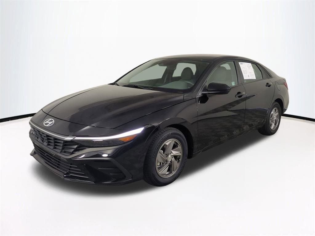 2025 Hyundai Elantra SE - Photo 9