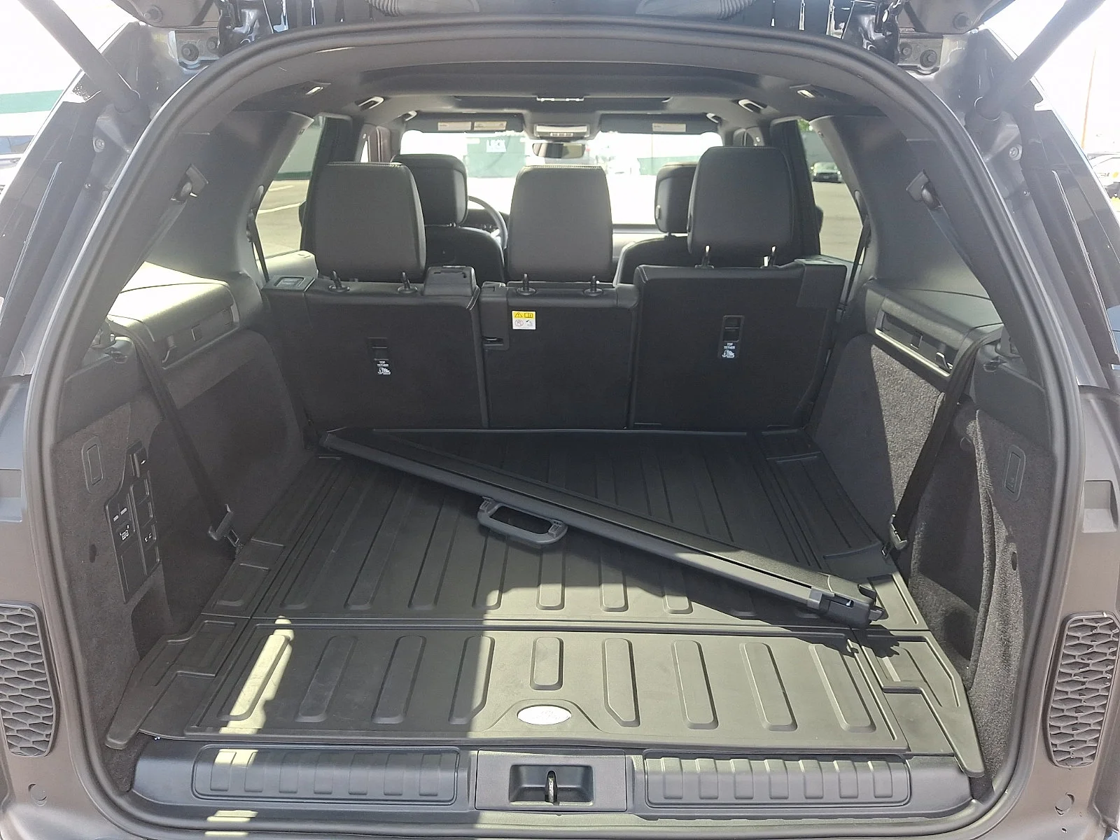 Used 2025 Gray Land Rover Dynamic SE image 40