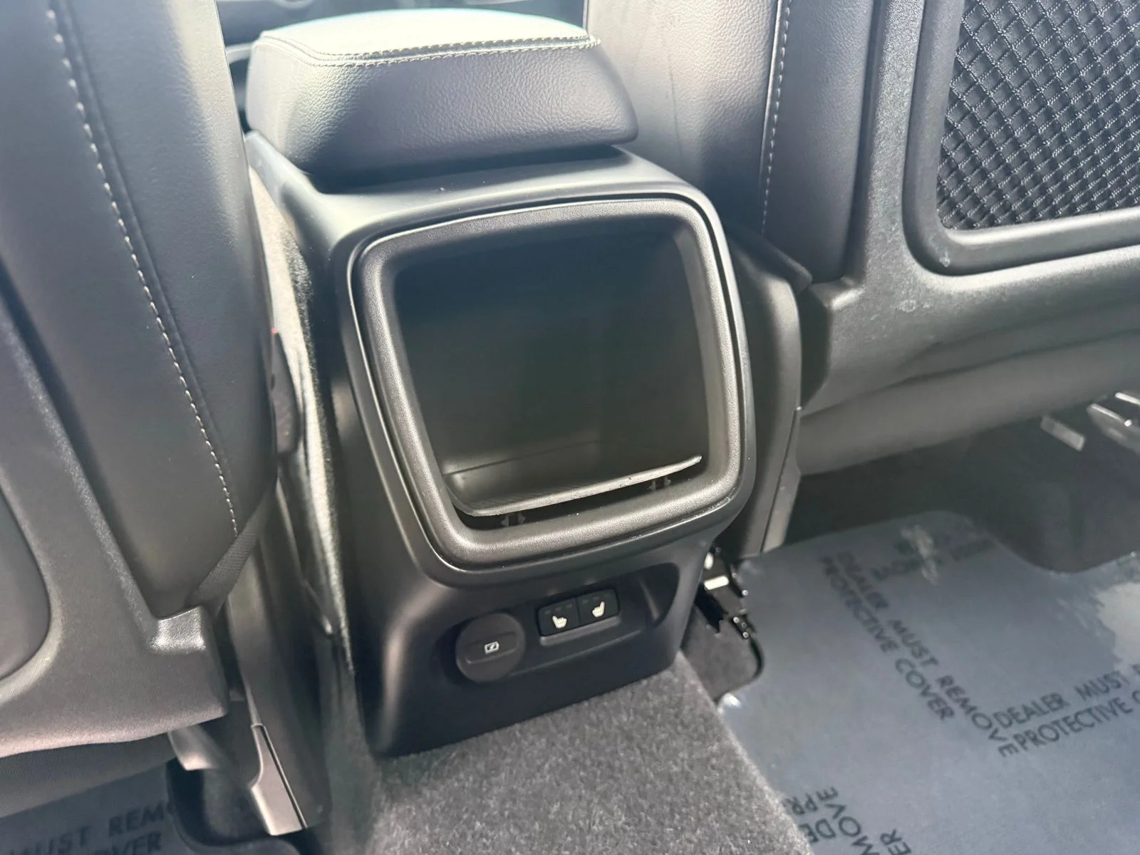 Used 2021  Volvo Momentum image 26
