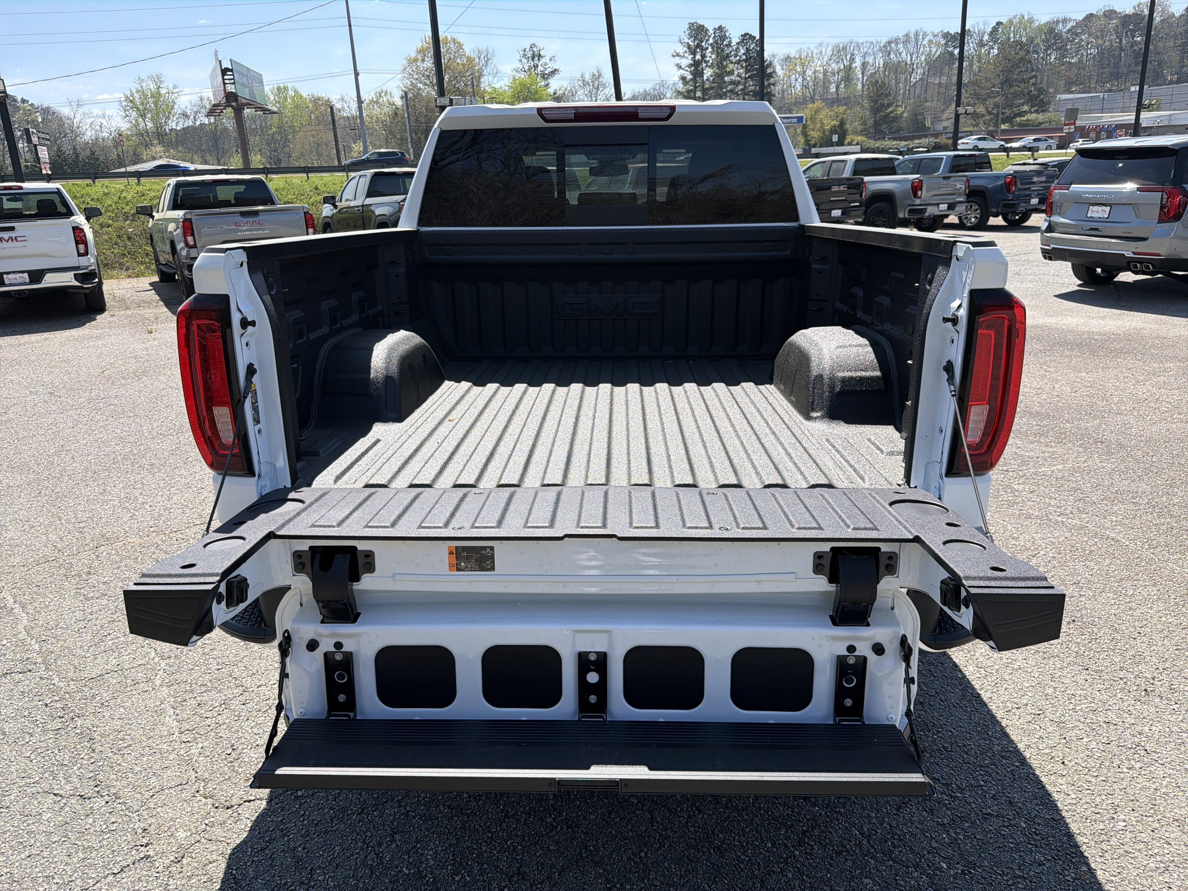 2026 GMC Sierra 1500 SLT - Photo 21